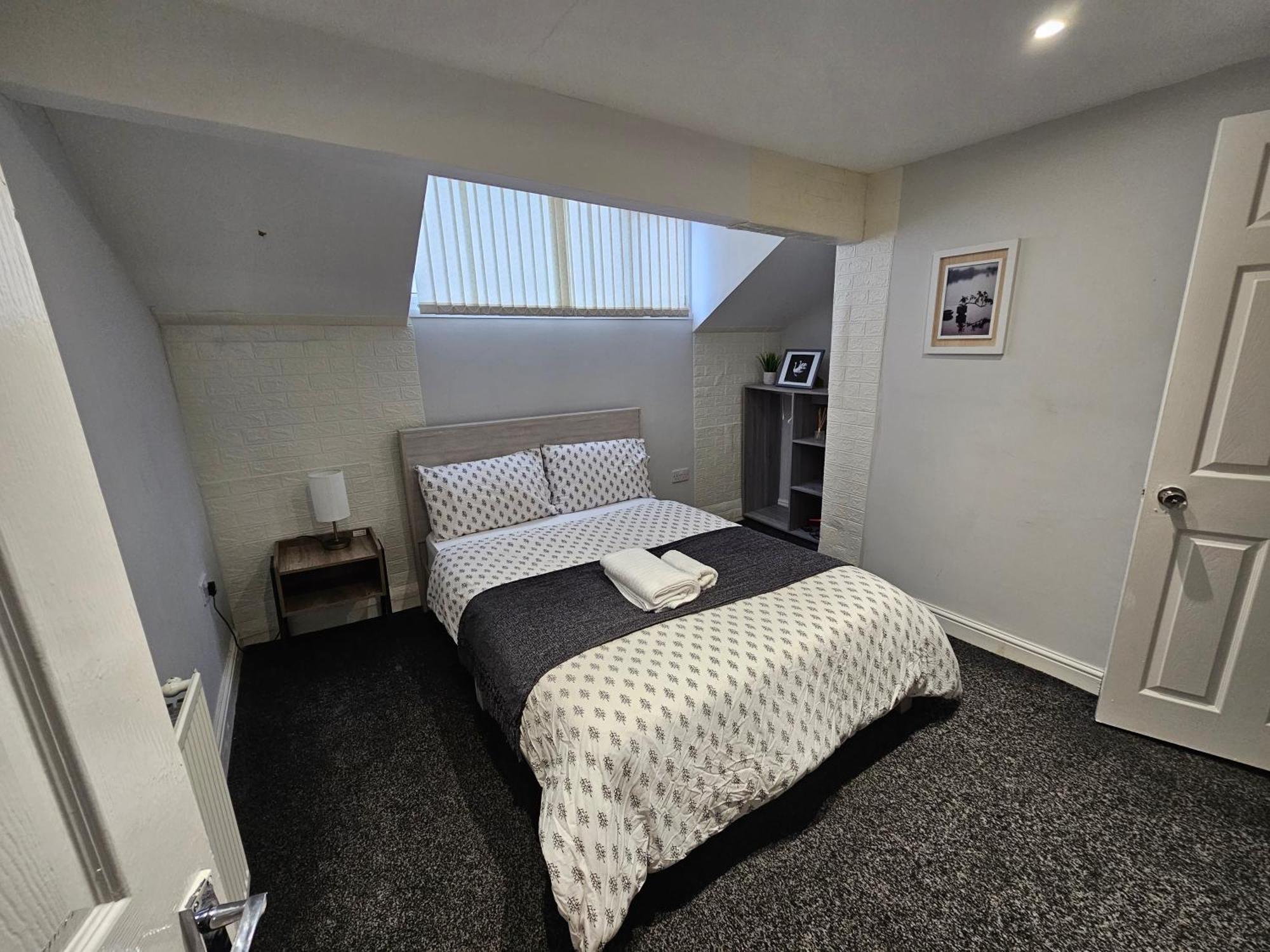 Hillsome Hosting Manchester Holiday home *